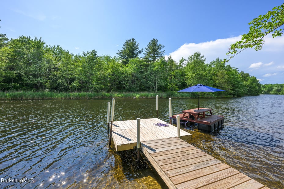 91 Henry Dr Photo 2