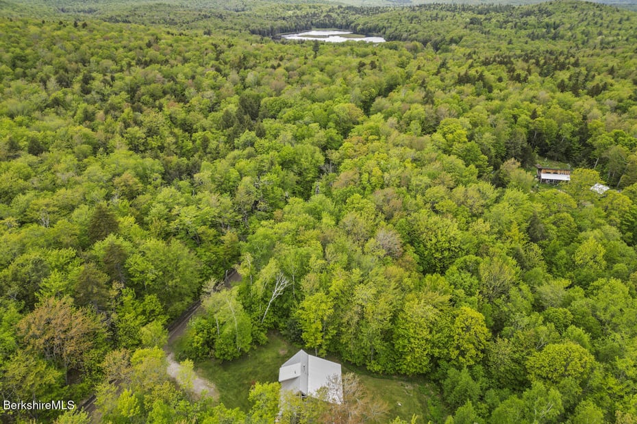 486 New State Rd Photo 52