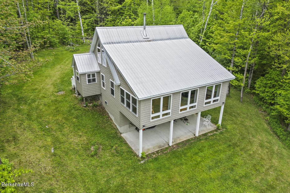 486 New State Rd Photo 47