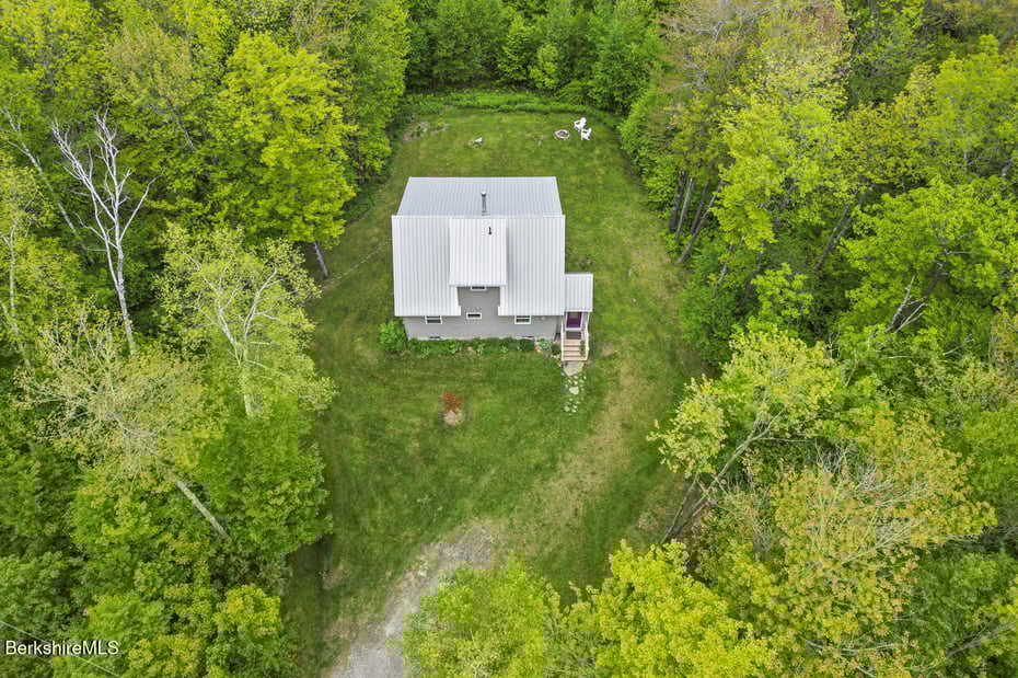486 New State Rd Photo 49