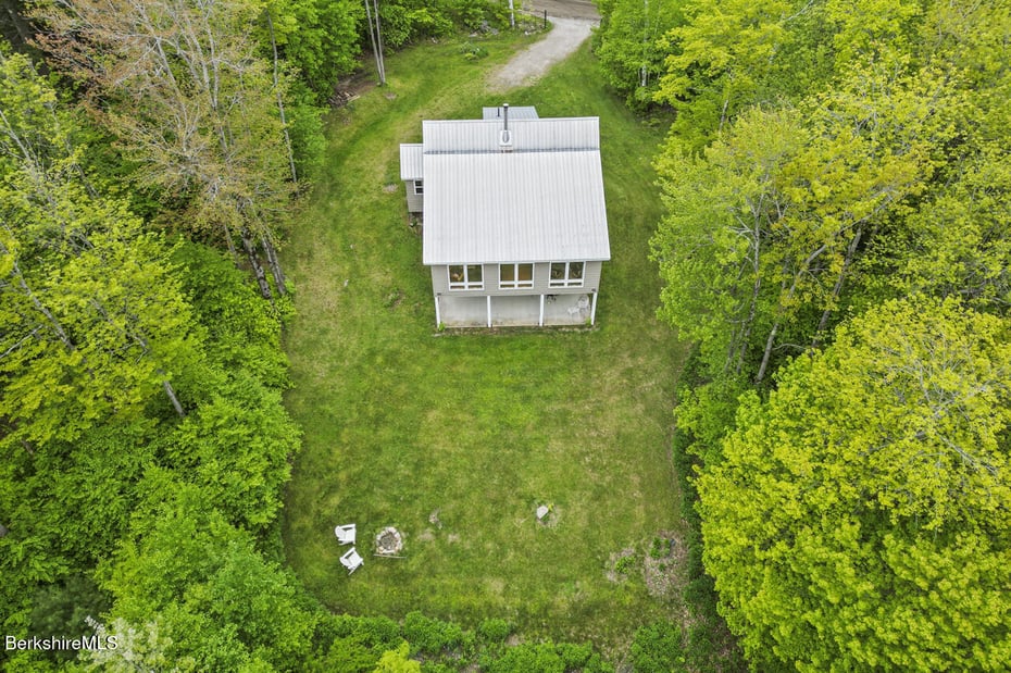 486 New State Rd Photo 48