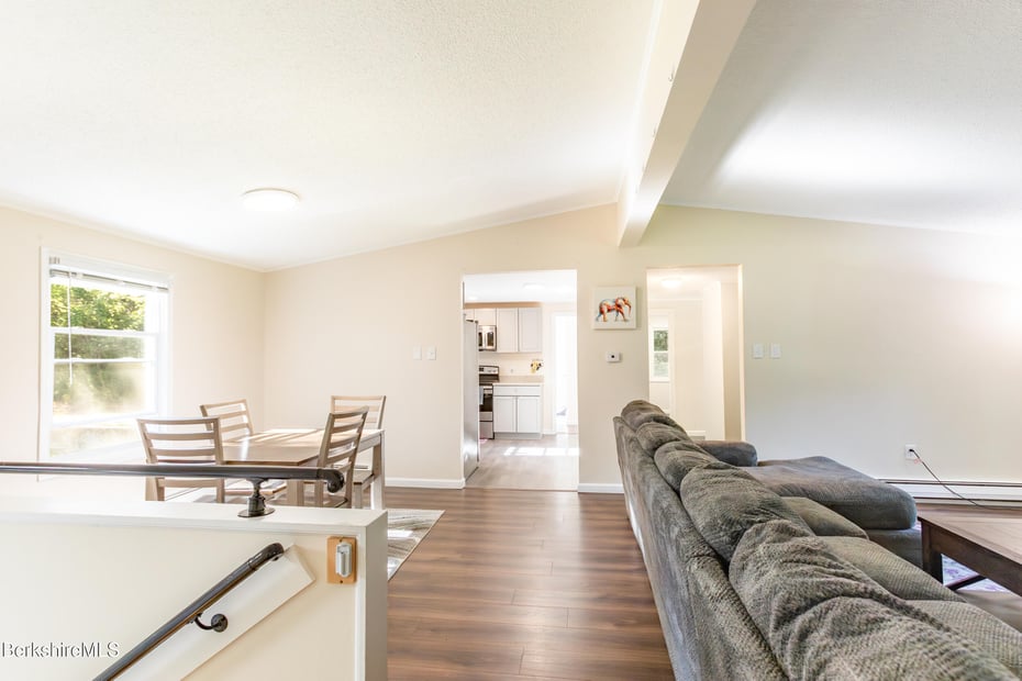 40 Curran Rd Photo 12