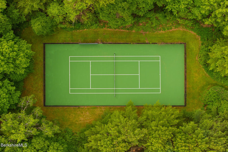 729 Hewins St Photo 46