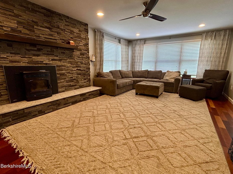 52 Hemlock Hill Photo 21