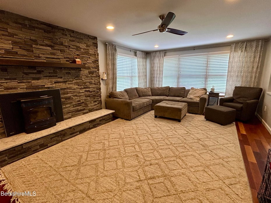 52 Hemlock Hill Photo 19