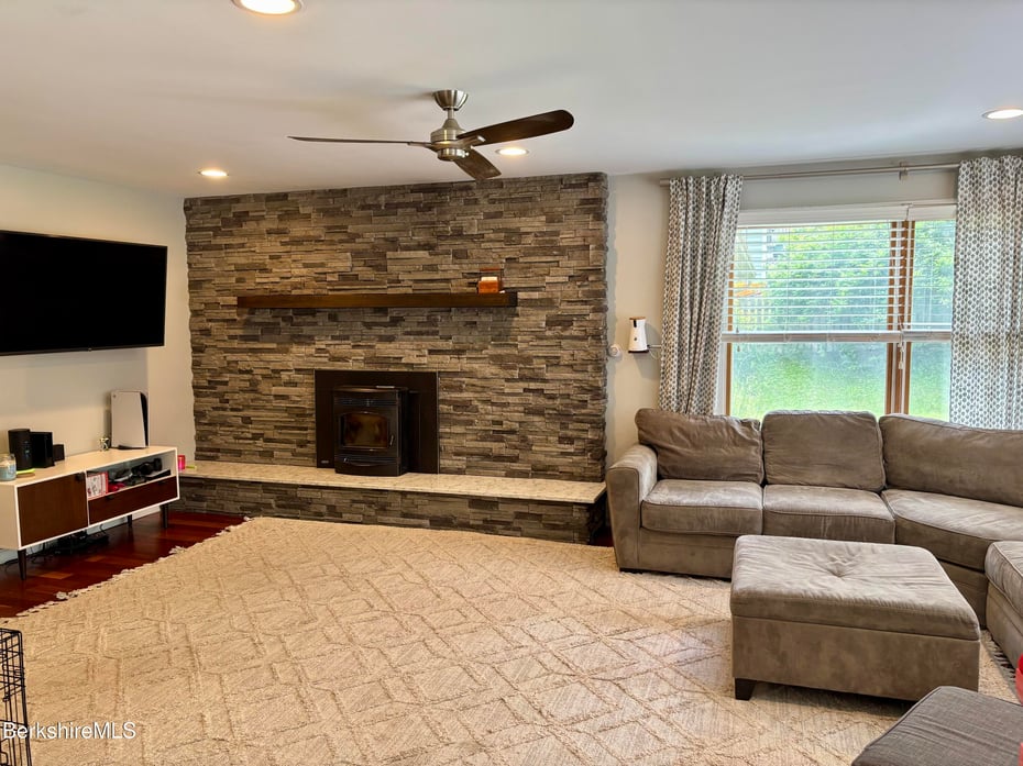 52 Hemlock Hill Photo 18