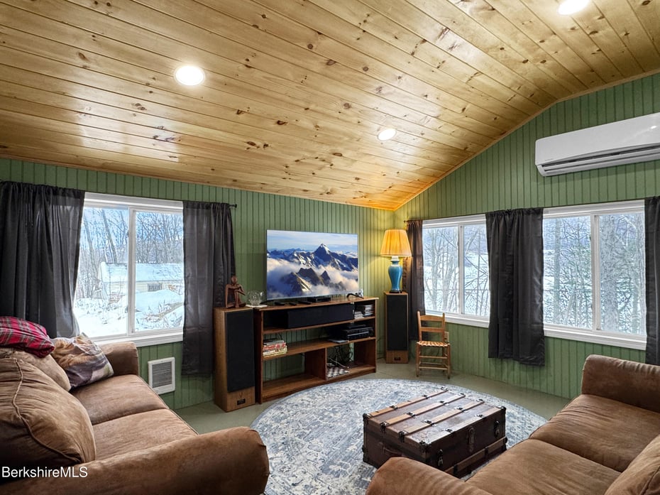 750-760 S State Rd Photo 7