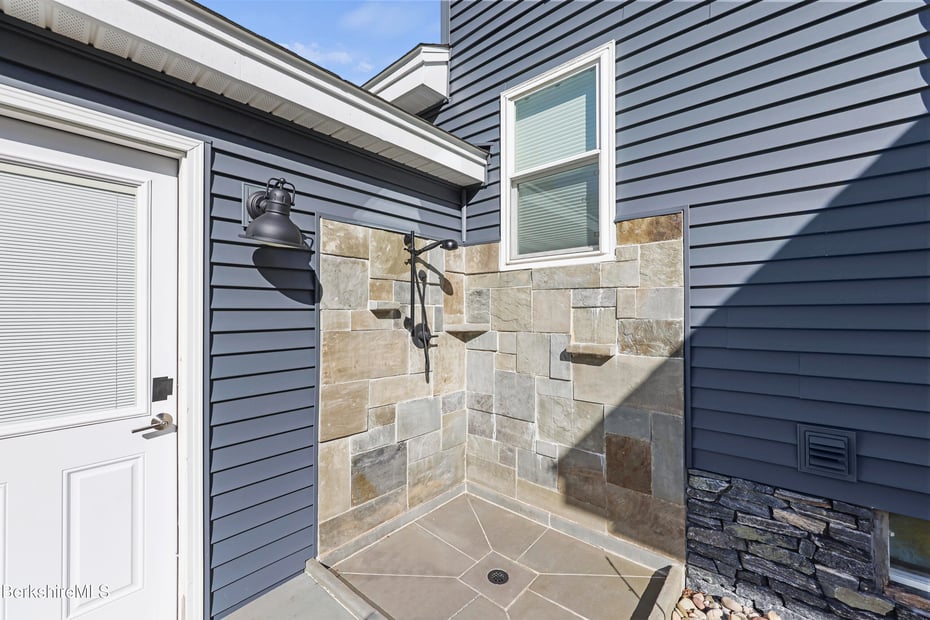 141 Griffin Hill Rd Photo 6