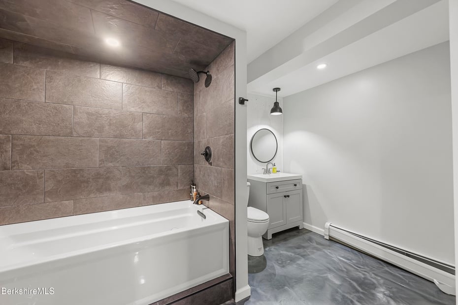 141 Griffin Hill Rd Photo 49