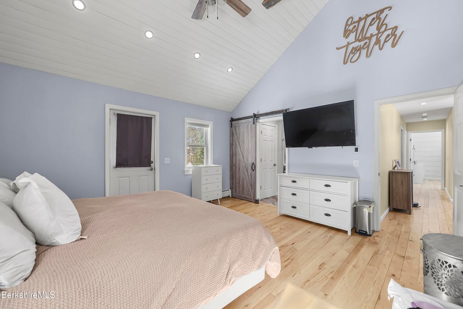 141 Griffin Hill Rd Photo 32