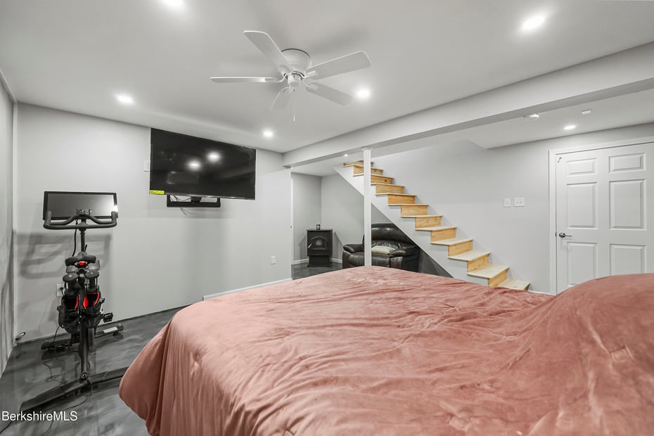 141 Griffin Hill Rd Photo 43