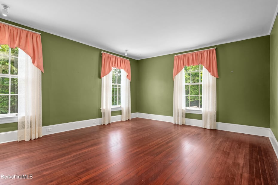 221 Bulkley St Photo 59