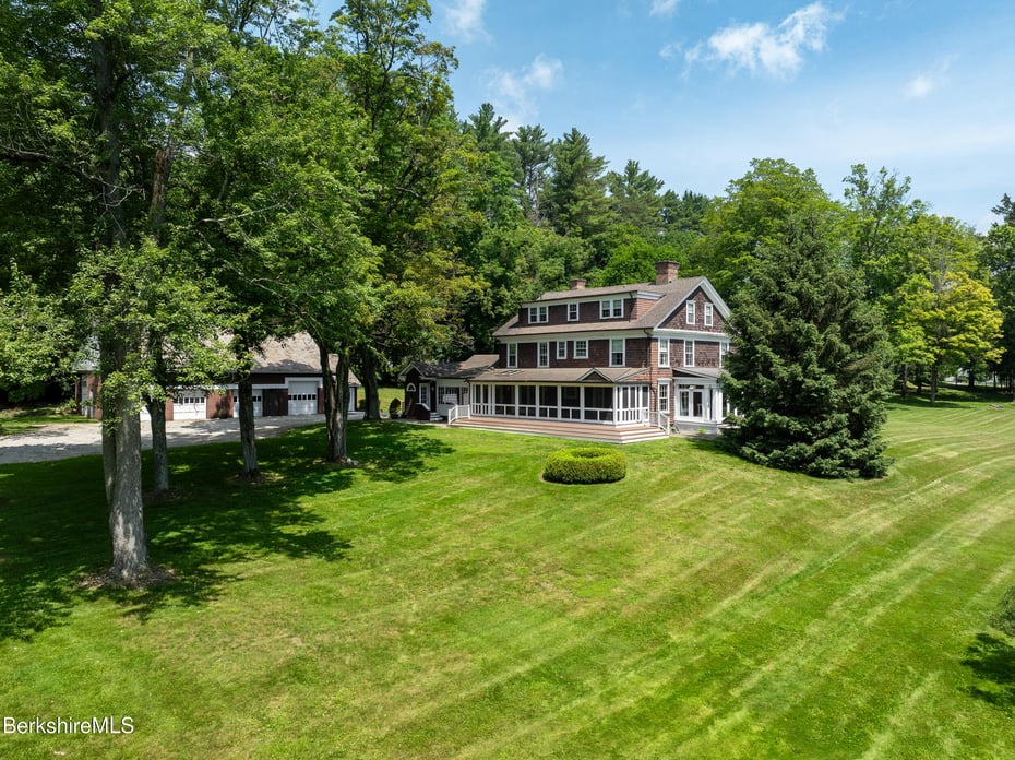 221 Bulkley St Photo 8