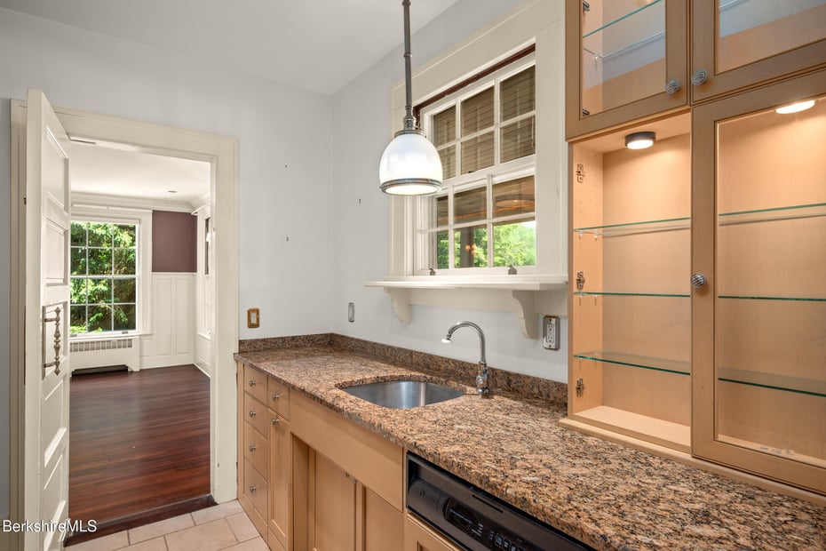 221 Bulkley St Photo 35