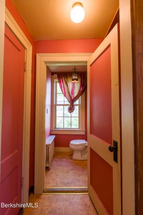 81 Elmwood Ave Photo 8