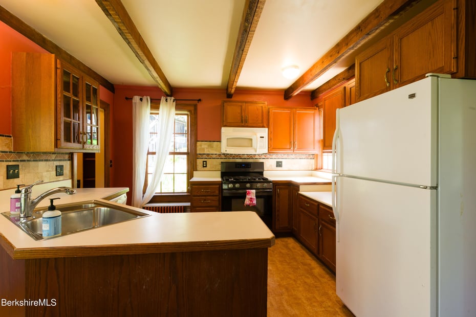 81 Elmwood Ave Photo 5