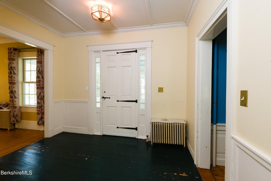 81 Elmwood Ave Photo 11