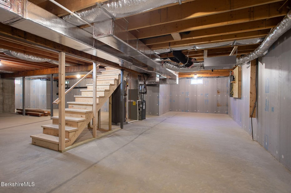 1427 Hewins St Photo 26