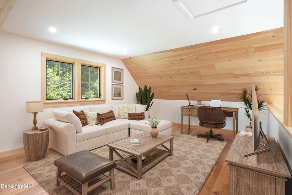 1427 Hewins St Photo 22