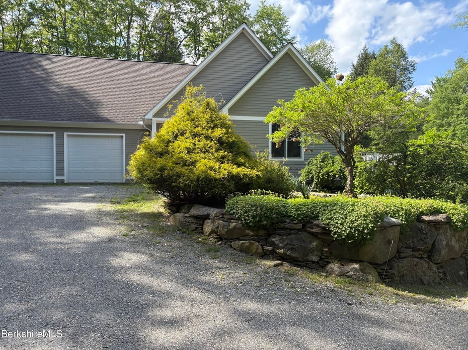 2017 Monterey Rd Photo 3