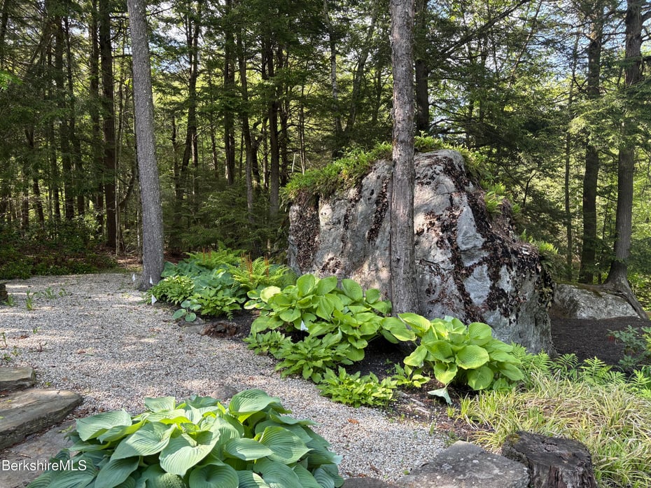 2017 Monterey Rd Photo 9