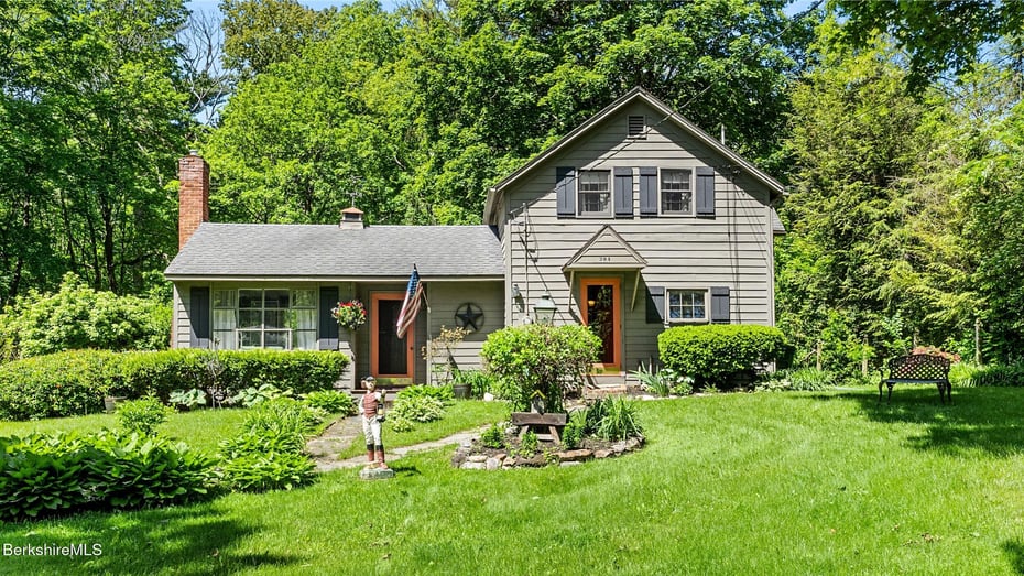 204 Cottage St Photo 3