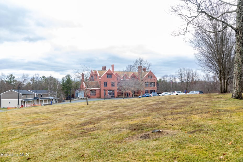 349 Old Stockbridge Rd Photo 6