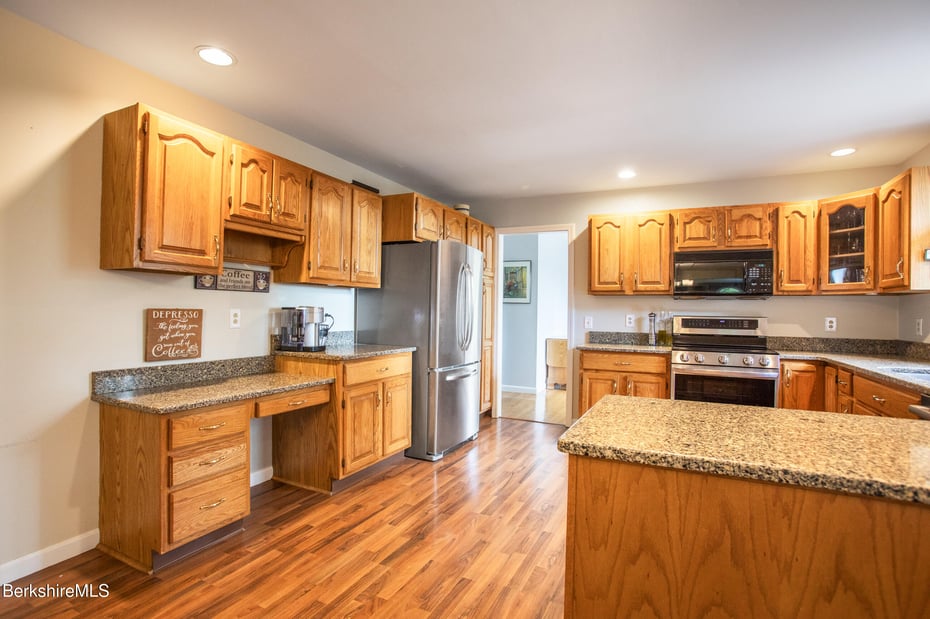 48 Lindsay Dr Photo 16