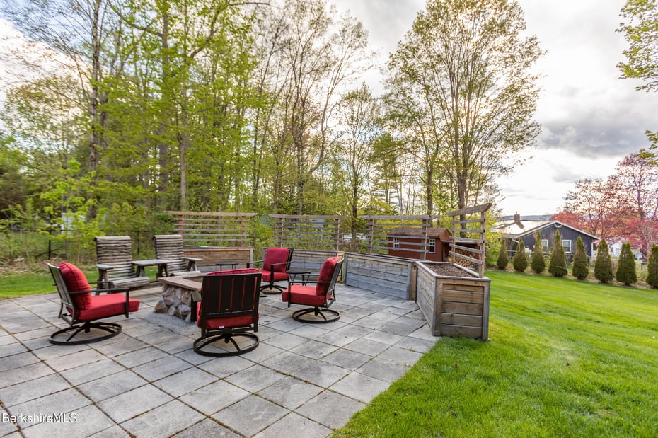48 Lindsay Dr Photo 45