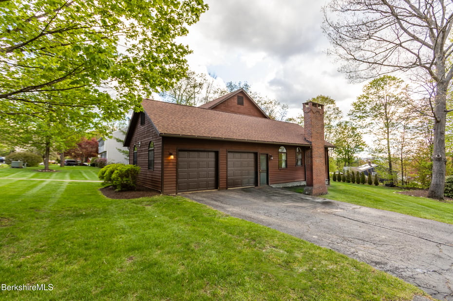 48 Lindsay Dr Photo 9