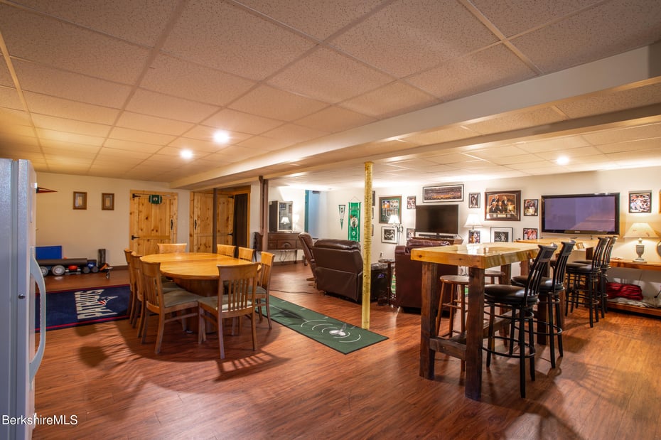 48 Lindsay Dr Photo 41