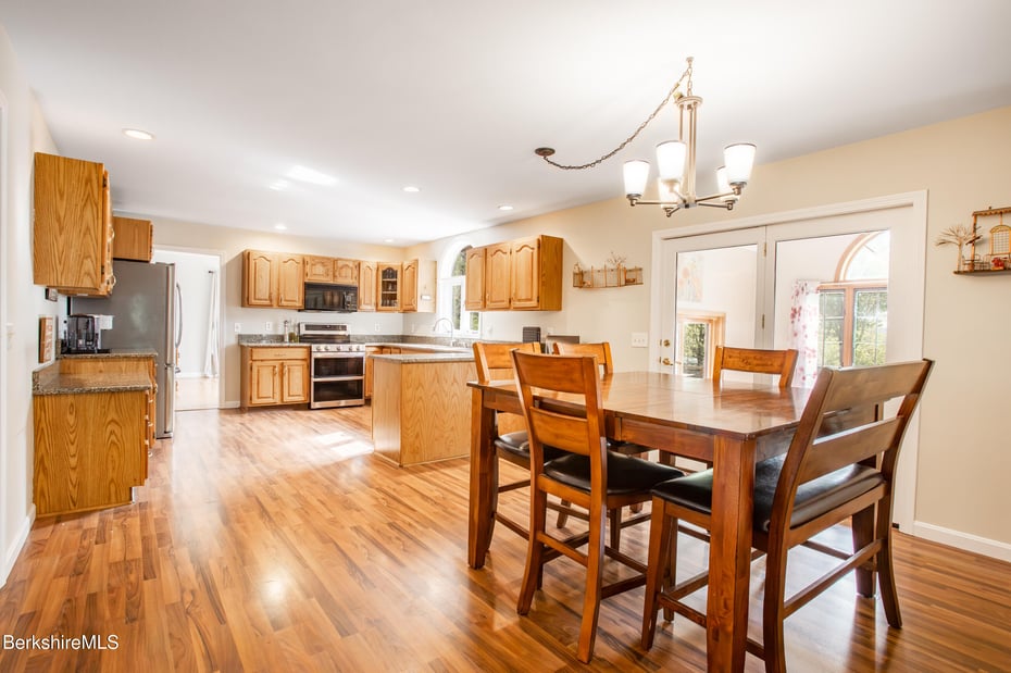48 Lindsay Dr Photo 13