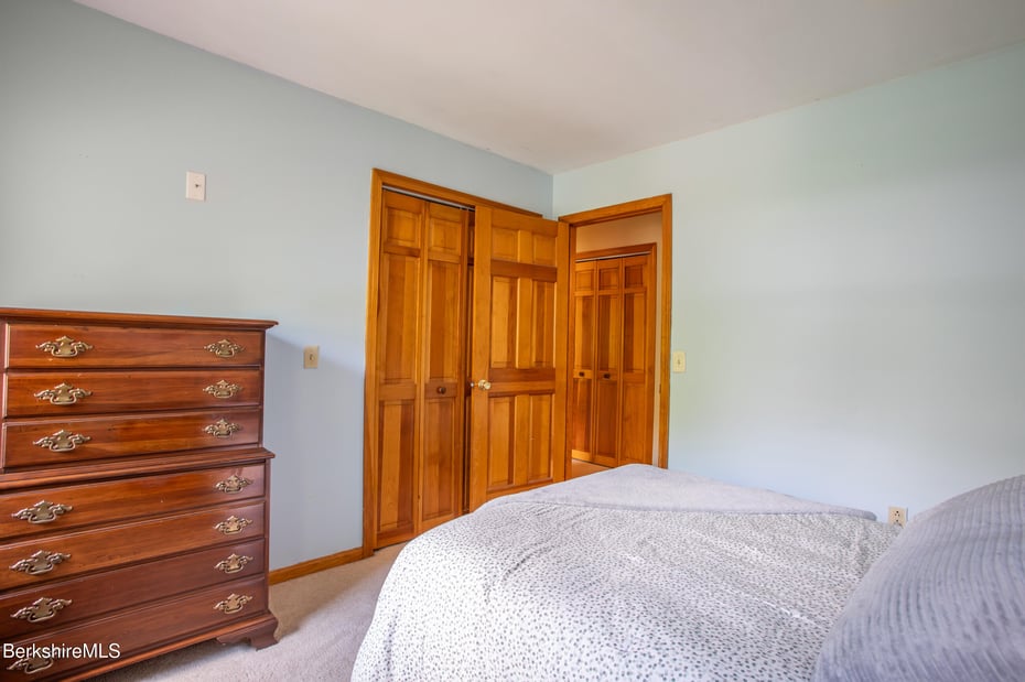 48 Lindsay Dr Photo 32