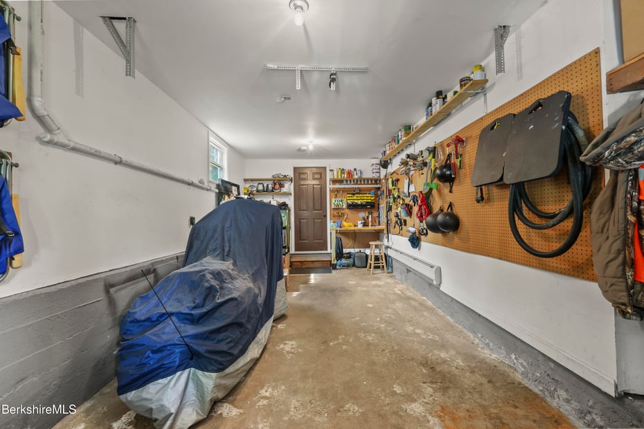 457 N Eagle St Photo 32