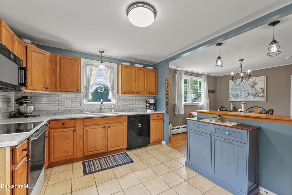 457 N Eagle St Photo 7