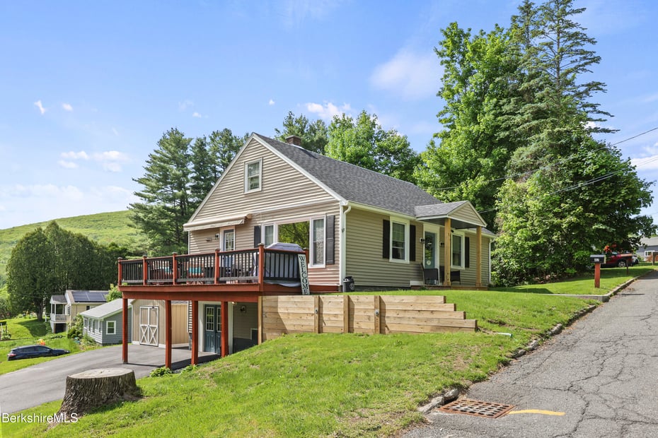 457 N Eagle St Photo 37