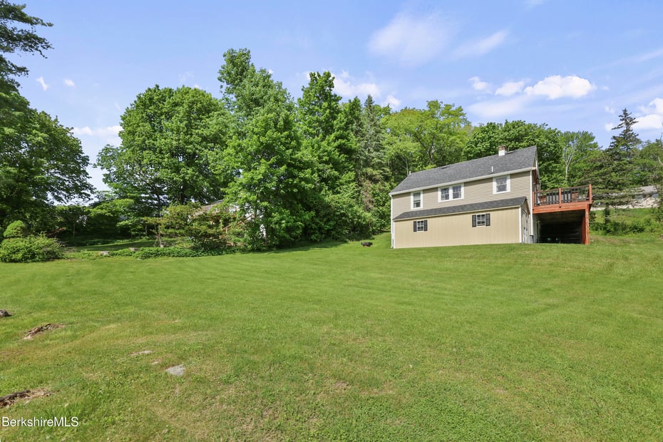 457 N Eagle St Photo 34