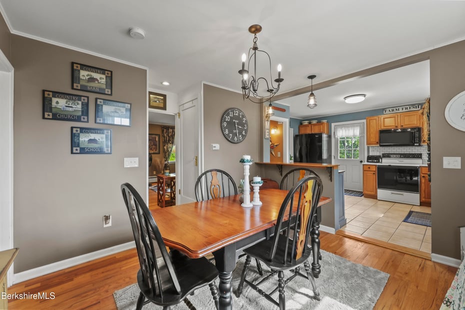 457 N Eagle St Photo 15