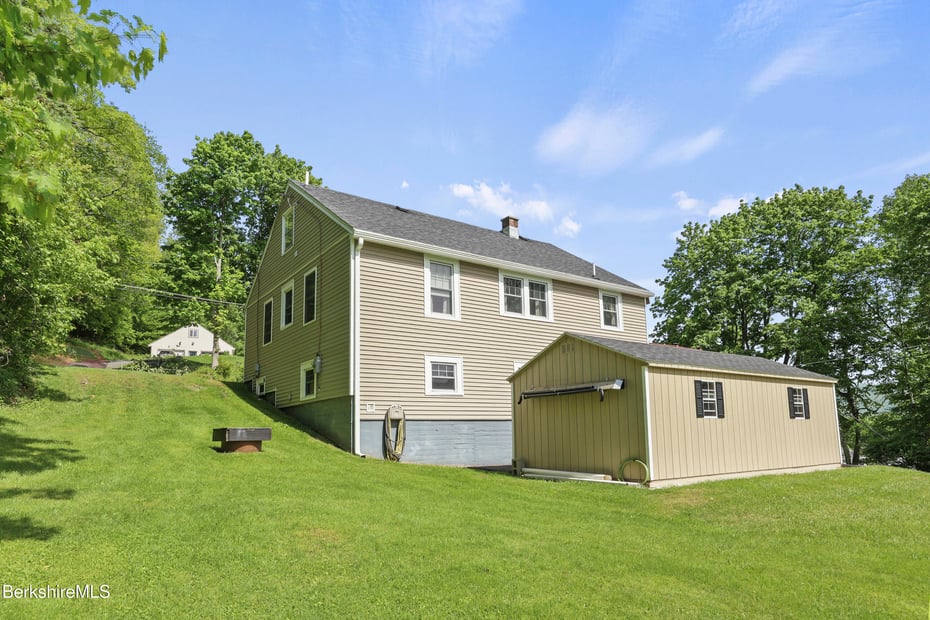 457 N Eagle St Photo 36