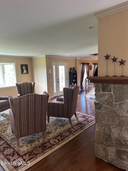 20 Pleasant View Dr Photo 9