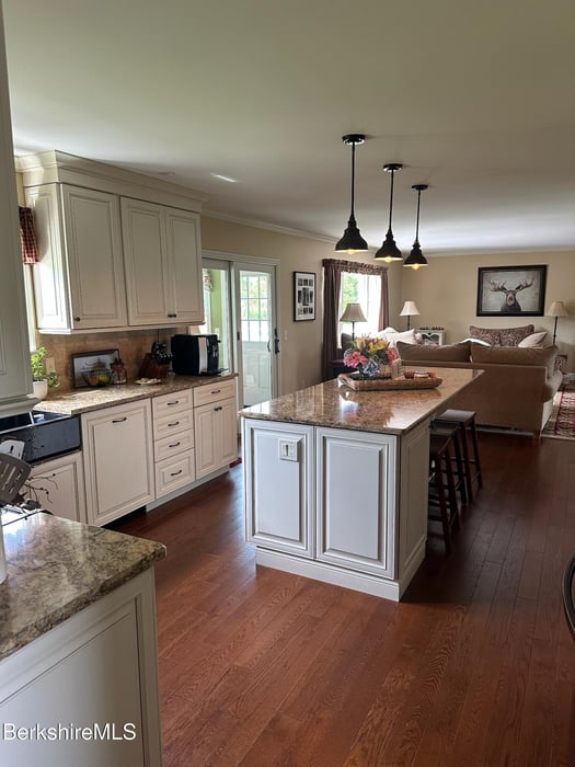 20 Pleasant View Dr Photo 6
