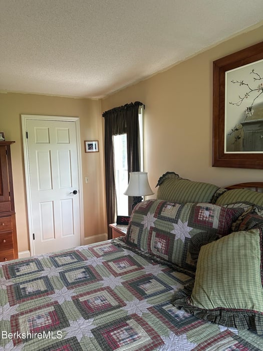 20 Pleasant View Dr Photo 18