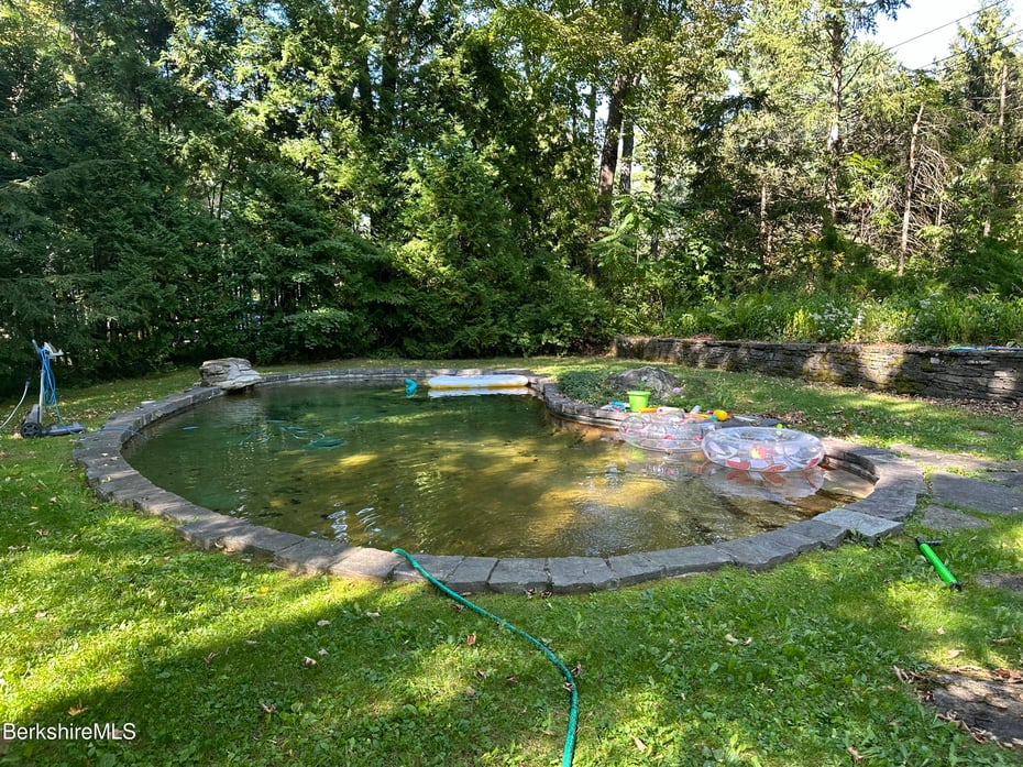 399 State Rd Photo 23