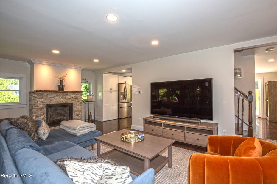 298 Park St Photo 7