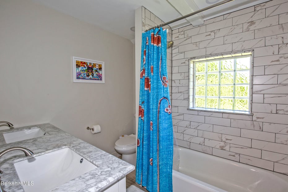 298 Park St Photo 23