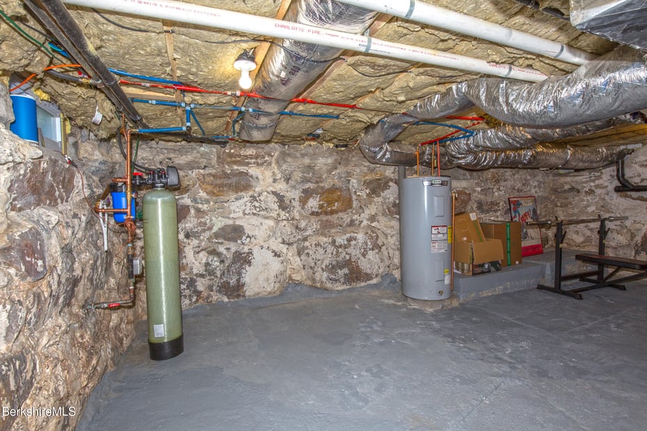 298 Park St Photo 29