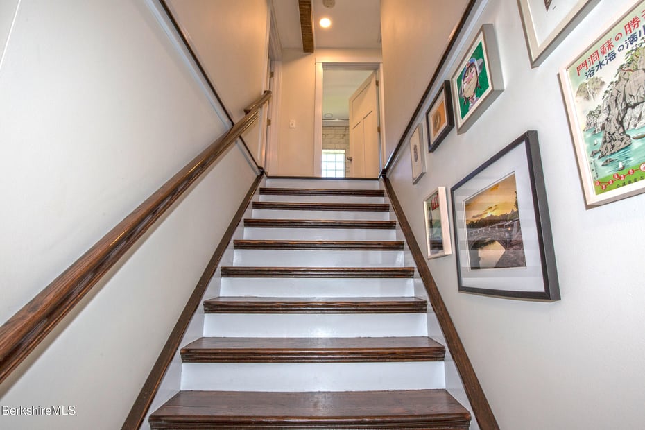 298 Park St Photo 17