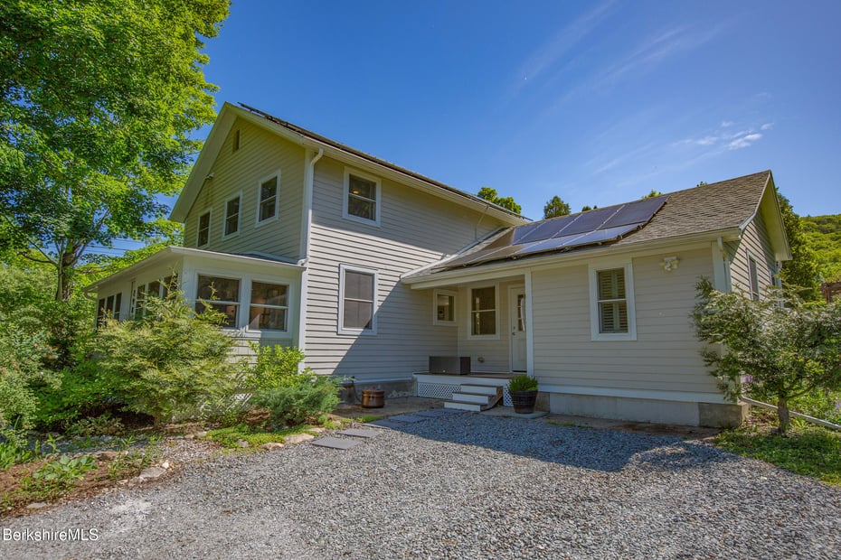 298 Park St Photo 2
