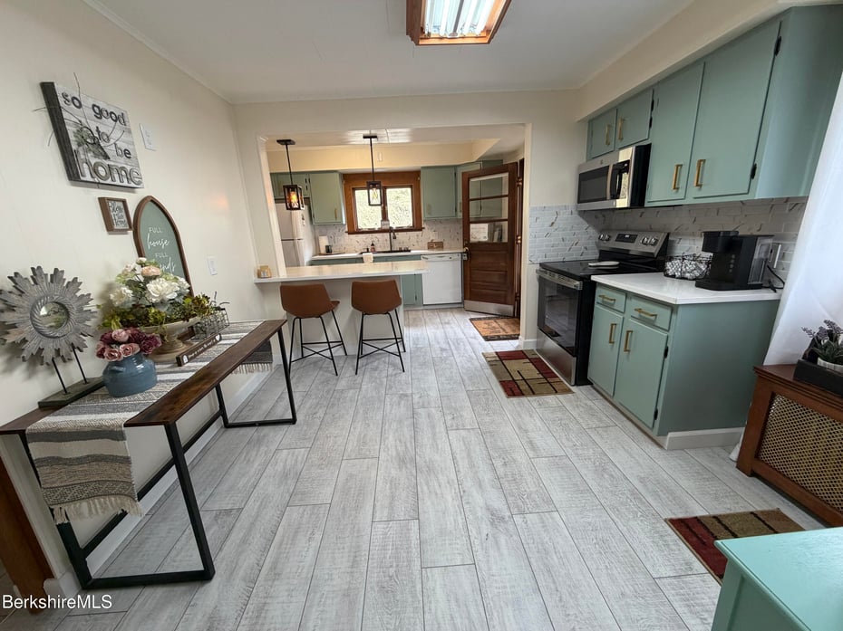 31 Millard Ave Photo 6
