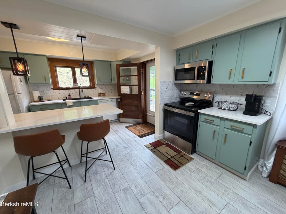 31 Millard Ave Photo 7
